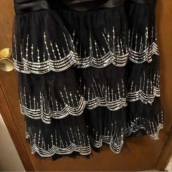 Masquerade Elegant Black Gown with Silver Accents Juniors 16/17 Vtg - Picture 4 of 9